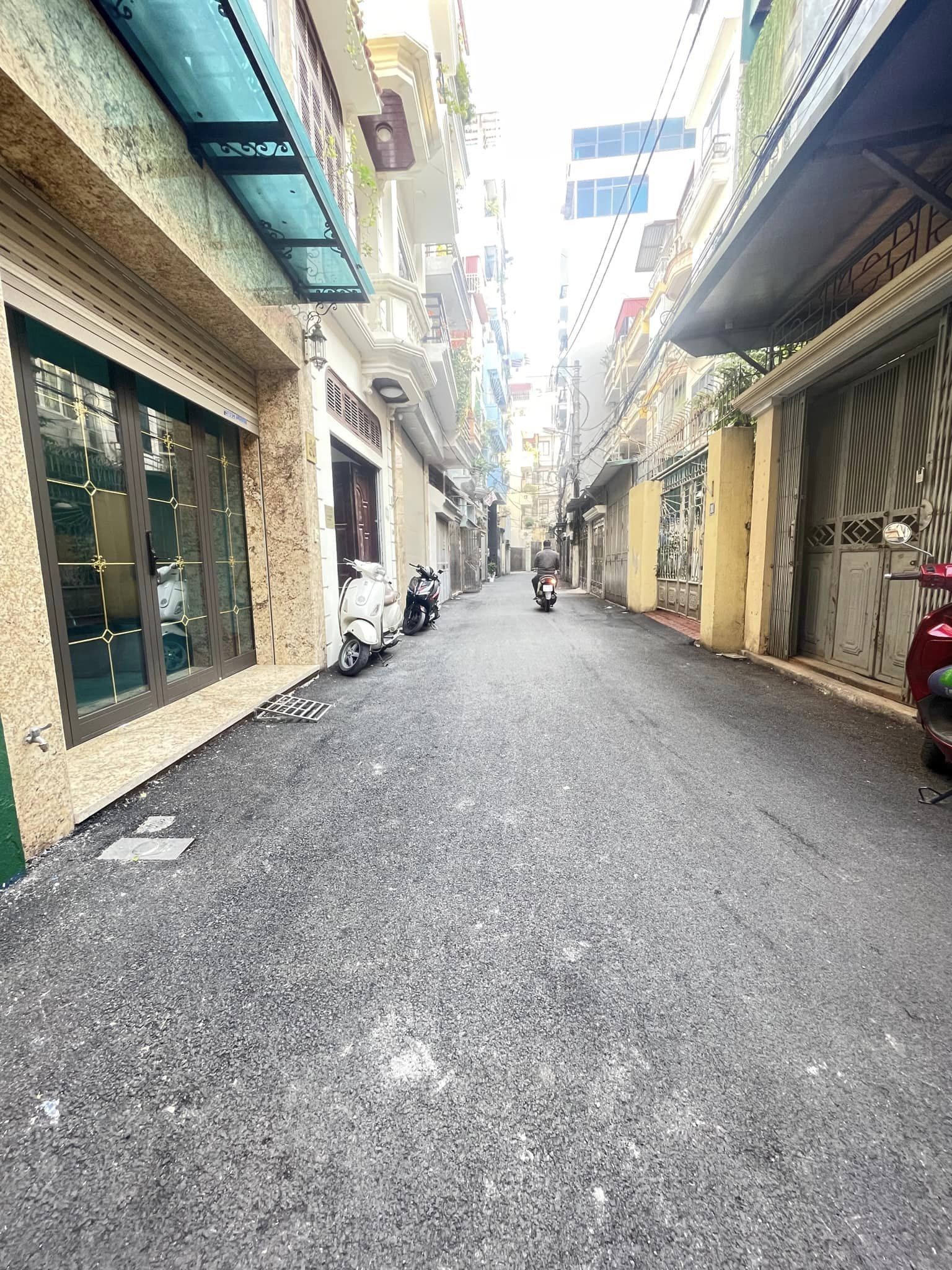 BÁN NHÀ LÊ TRỌNG TẤN Ô TÔ DÂN TRÍ CAO 60m2 Mặt Tiền 5m Nhỉnh 10 Tỷ