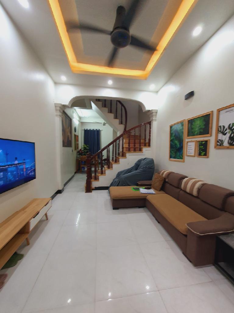 Bán nhà Kim Giang DT 40m x 4 tầng - 4PN - 2 thoáng trước sau - tặng nội thất - ô tô đỗ cổng - 4,x tỷ