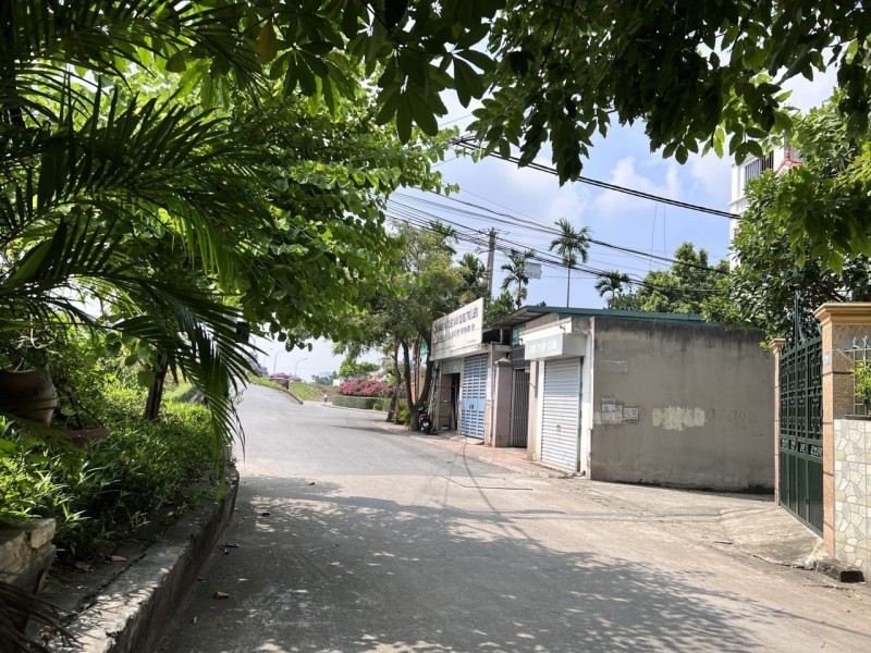 BIỆT THỰ - MẶT PHỐ NGỌC THUY - 5 TẦNG THANG MÁY - VIEW ĐÊ - TẶNG NỘITHẤT XỊN.