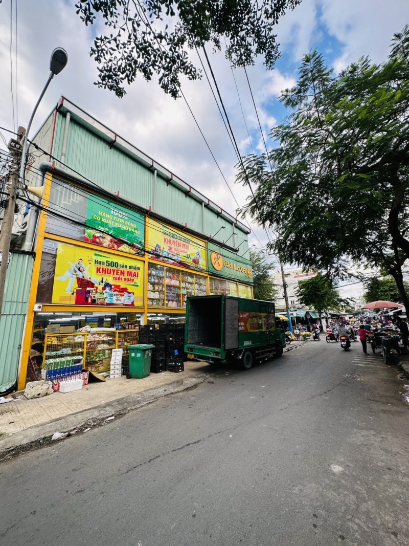 Hot... Toà nhà Mặt tiền chợ Phước Bình quá rẻ, 8x22.5, 4 tầng, 9 tỷ 5