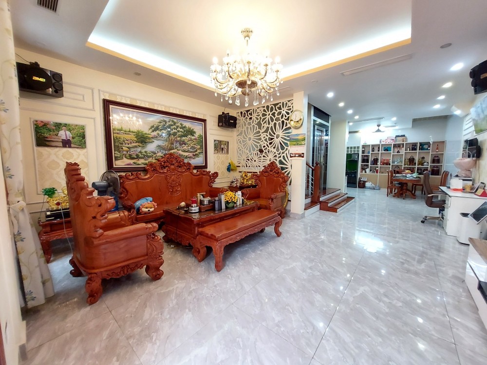 BỒ ĐỀ BIỆT THỰ SÂN VƯỜN - THANG MÁY NHẬP - NỞ HẬU, NGÕ Thông, Ô TÔ TRÁNH - FULL NỘI THẤT