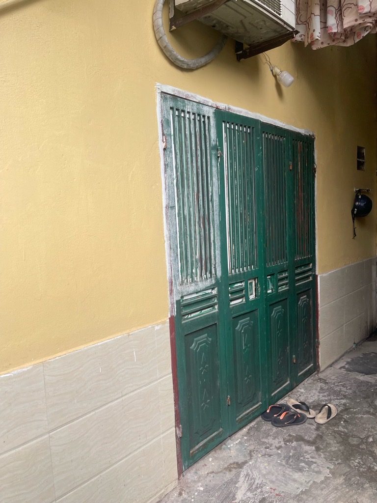 Bán nhà C4 Ngọc Thuỵ 30m, oto cách 10m, Lô góc giá chỉ 2,5 tỷ TL. LH: 0936123469