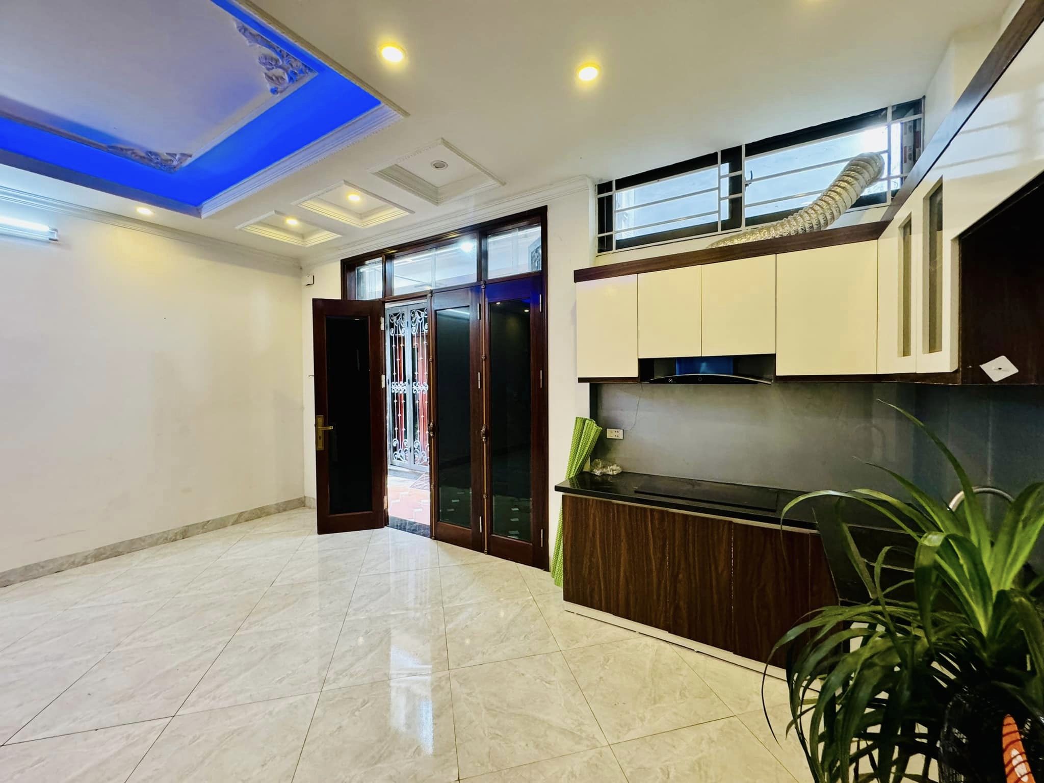 BÁN NHÀ TÂN MAI 20m RA Ô TÔ TRÁNH gần Phố DT33m2 Mặt Tiền 5.8m 4.85 Tỷ