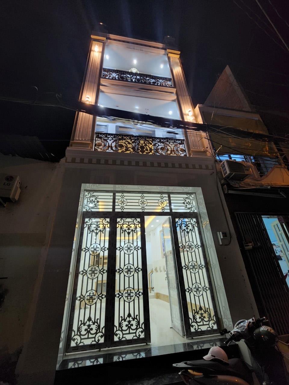 NHÀ ĐẸP NỞ HẬU GIÁP KHU CHỢ LỚN