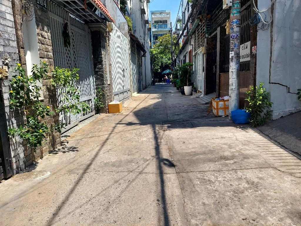 HÀNG HIẾM XE HƠI NGỦ TRONG NHÀ- NGANG 5M X 16M - SỔ VUÔNG VỨC