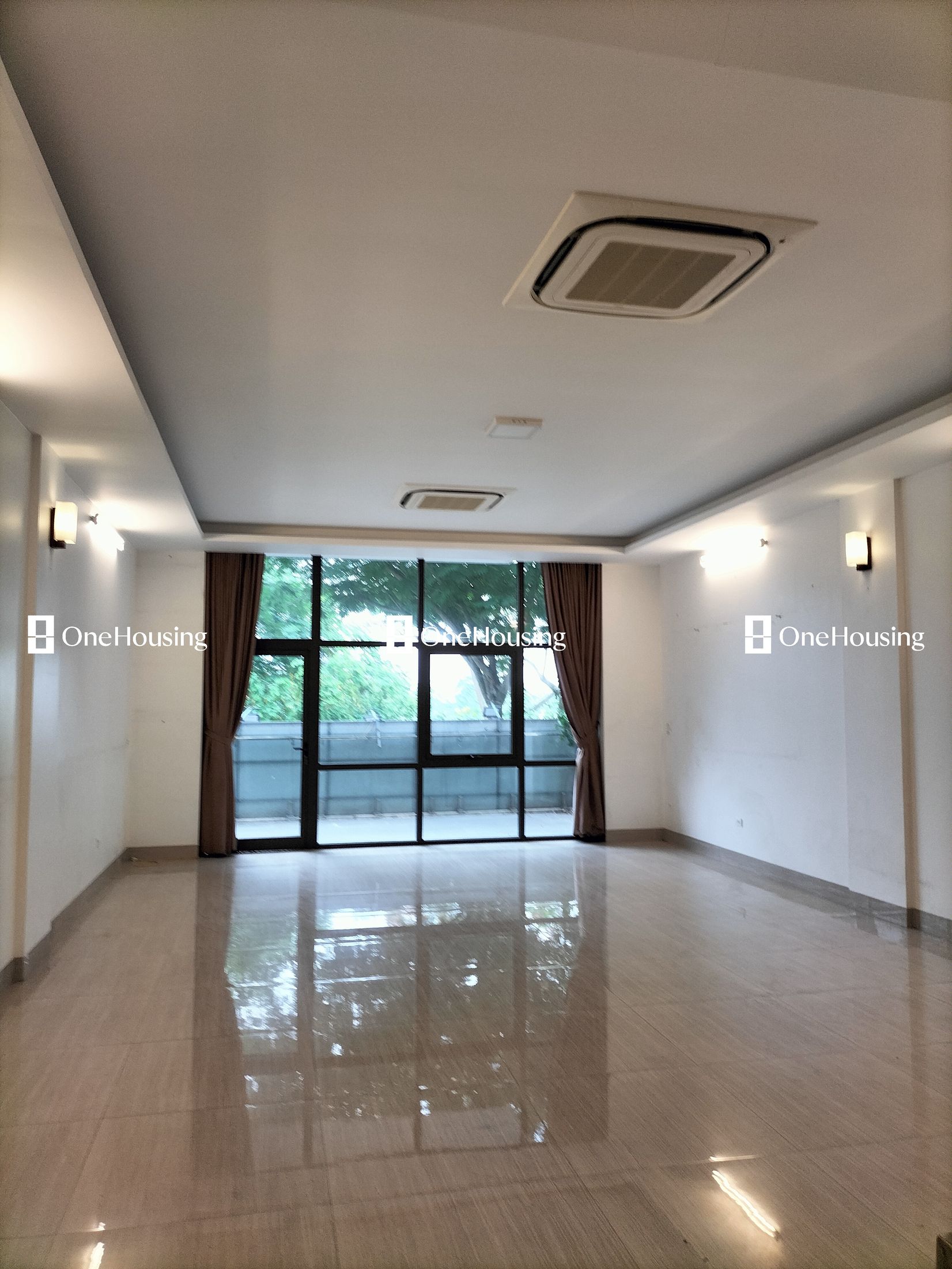 Nhà Mặt Tiền Rộng 6m Mặt Phố Việt Hưng, DT 96m² x 5 tầng, KD Đỉnh