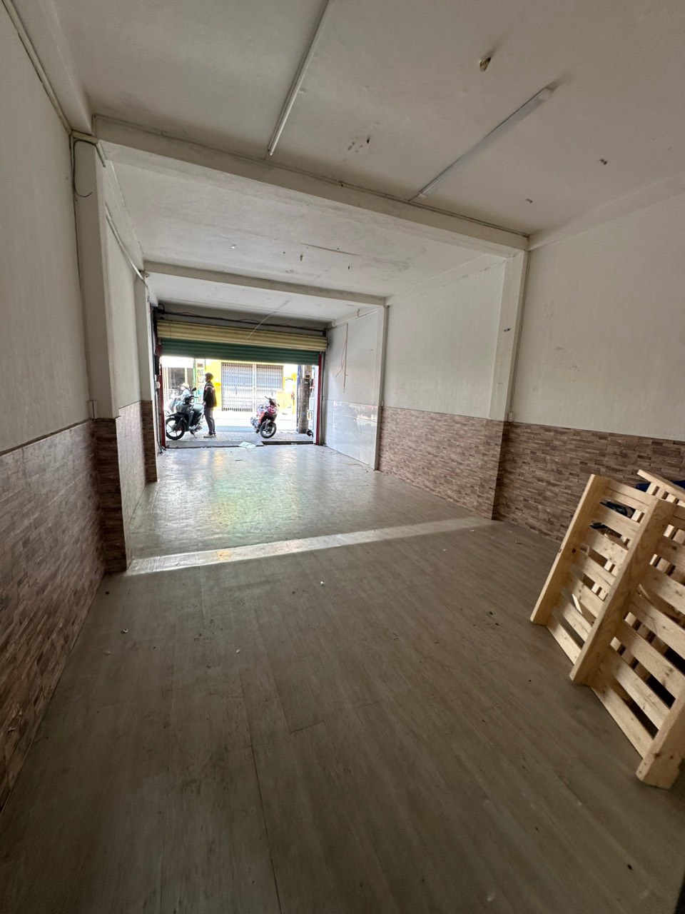 Bán gấp CHDV góc 2MT đường Nơ Trang Long 5 tầng HĐT 35Tr/th 4,5x16m