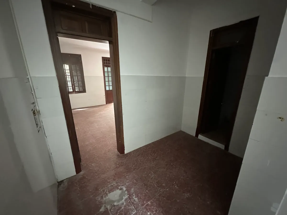 Bán Nhà Trần Quốc Hoàn. Cầu Giấy. Ô Tô. Vỉa Hè. DT 77m2. MT 6m. 4 Tầng. Giá 19,98 Tỷ.