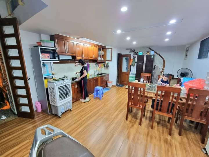 BÁN NHÀ LÔ GÓC PHỐ HOÀNG ĐẠO THÚY 47M – 7 TẦNG – 6.9 TỶ