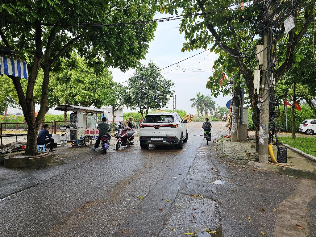 HOT! Giá Bán GẤP Đất Giang Biên, ngõ ô tô Matis, DT 62m2, MT 3.5m, giá hơn 2 tỷ.