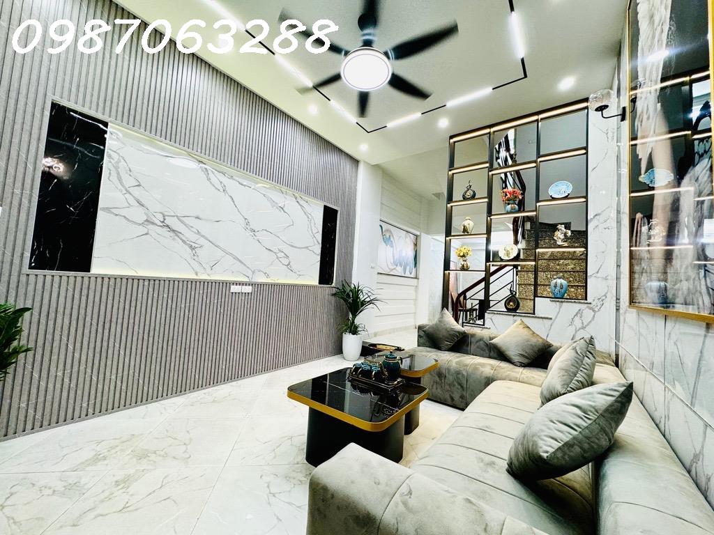 BÁN NHÀ NGUYỄN CHÍ THANH - ĐỐNG ĐA 33M 4 TẦNG VỈA HÈ KINH DOANH- Ô TÔ ĐỖ CỬA