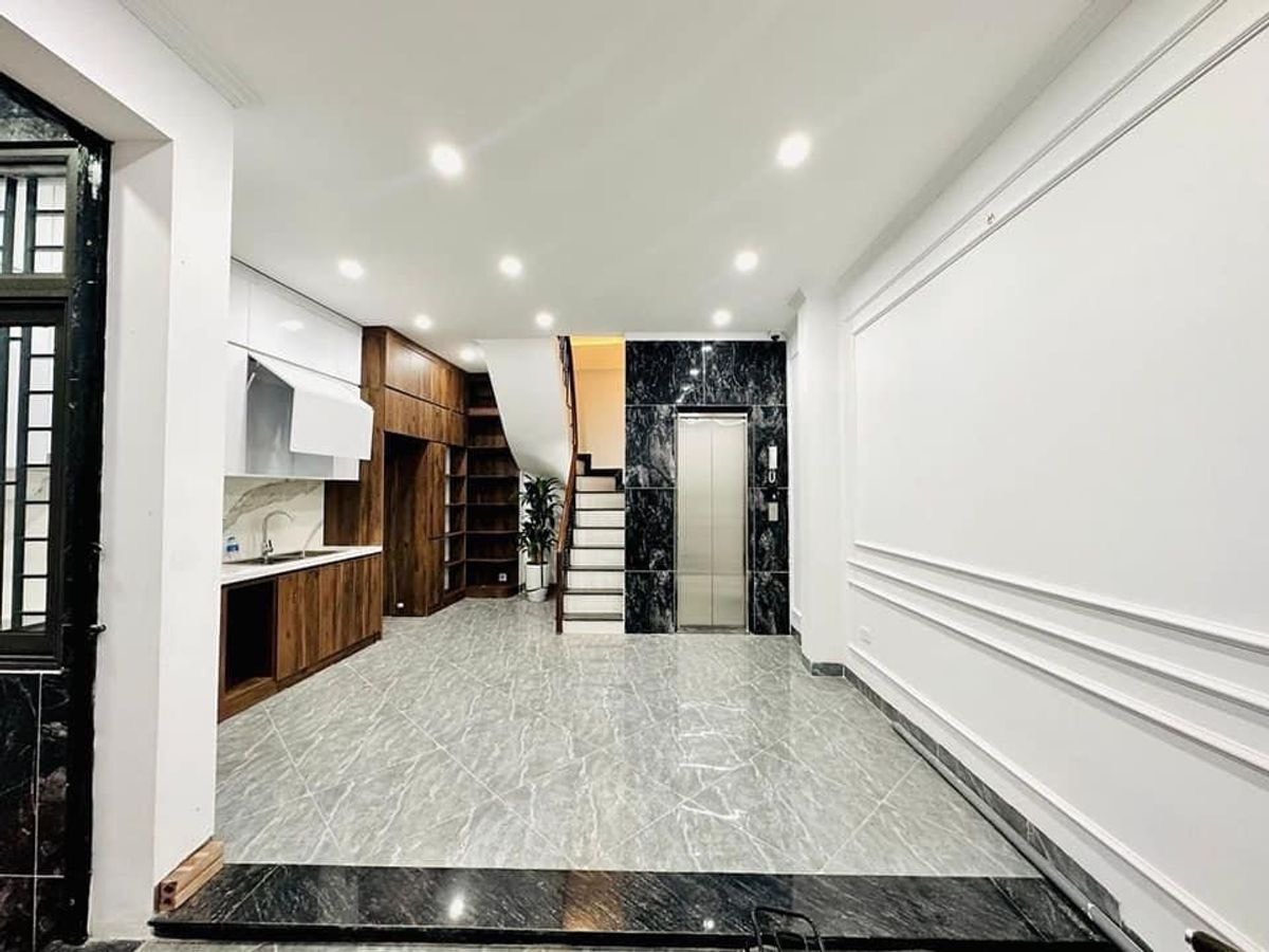 NHỈNH 7,5 TỶ ĐÃ SỞ HỮU NHÀ ĐẸP Ở HÀO NAM GẦN PHỐ 6 TẦNG THANG MÁY