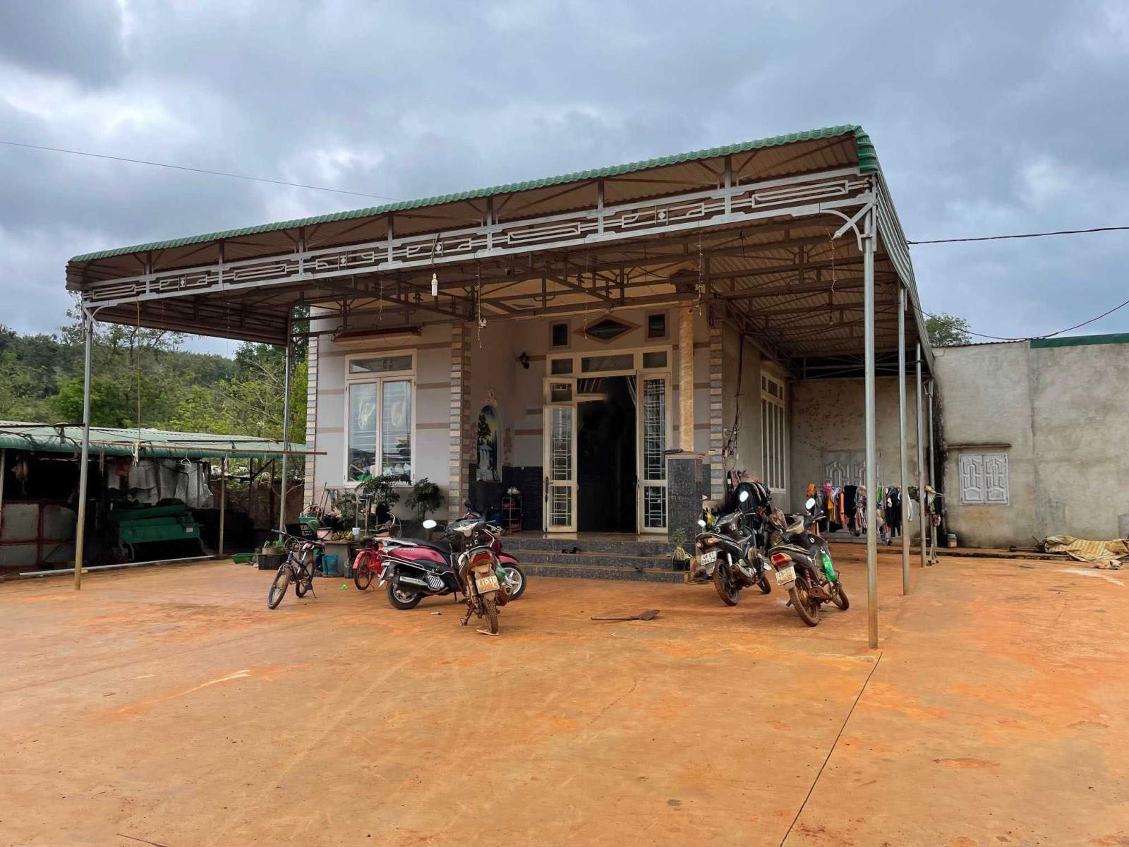 Bán đất 1.600m2 + 10.000m2 nằm 2 MT mặt tiền đường bê tông liên xã