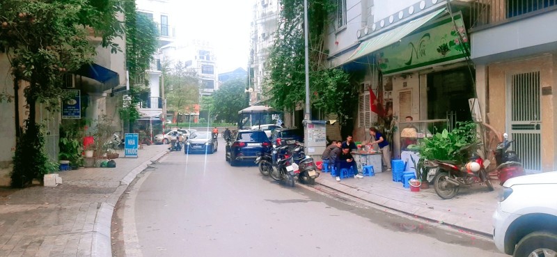 BÁN NHÀ NGÕ 603 LẠC LONG QUÂN 45M2, 7 PN, MT 4.5M, GIÁ 137TR/M2 CÓ GIA LỘC