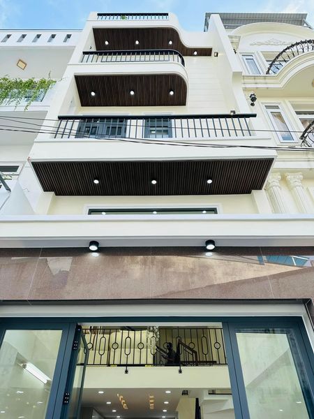 Nhà 4 tầng, ngang 4.5, mặt tiền đường Út Tịch, 7Tỷ Ít