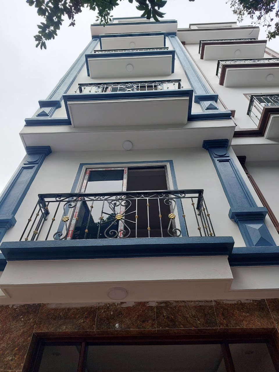 Bán gấp nhà mới Ngã Tư Canh, thang máy, ga ra, VP, GIÁ 6.95 TỶ