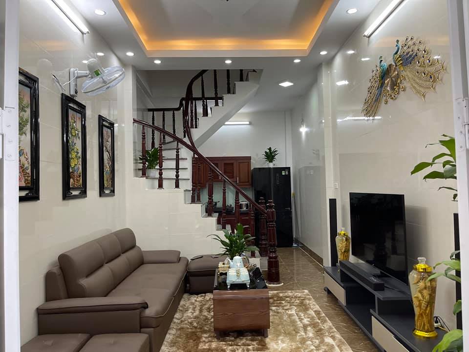 Bán nhà Đống Đa 26m2 x 5 tầng, ngõ to SH quay đầu, gần phố, an ninh tốt giá chỉ 4,09 tỷ