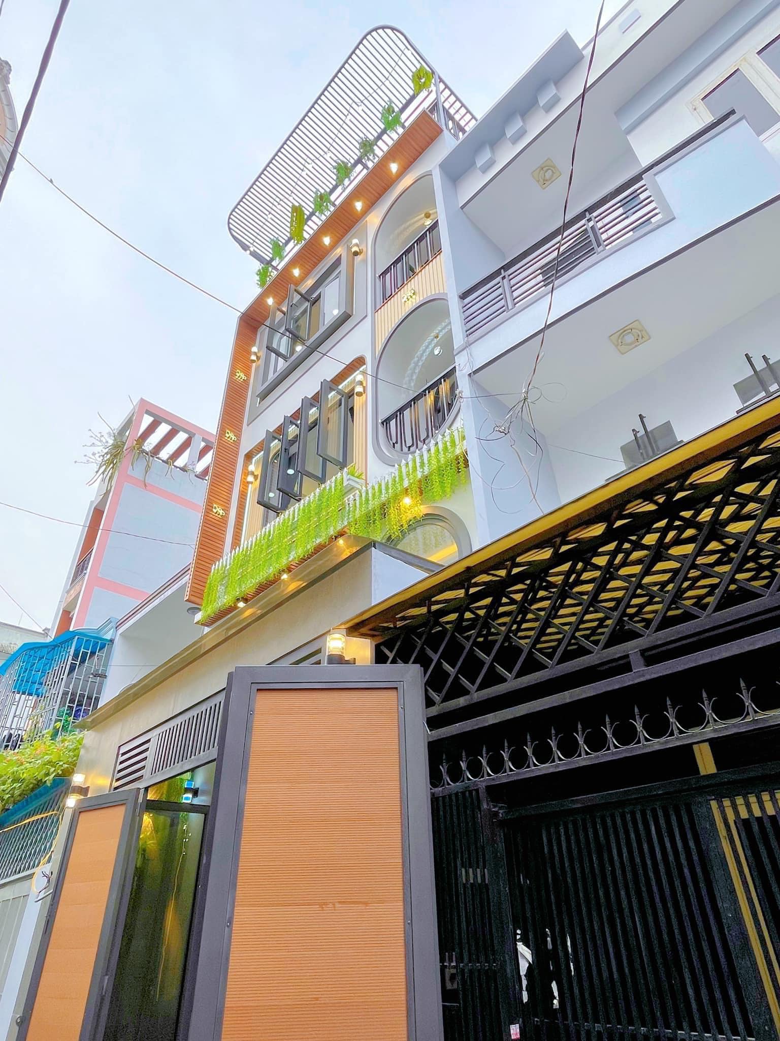 Biệt thự 5 tầng, nhỉnh 7tỷ, ô tô ngay cửa, gần đường Huỳnh Văn Bánh quận Phú Nhuận