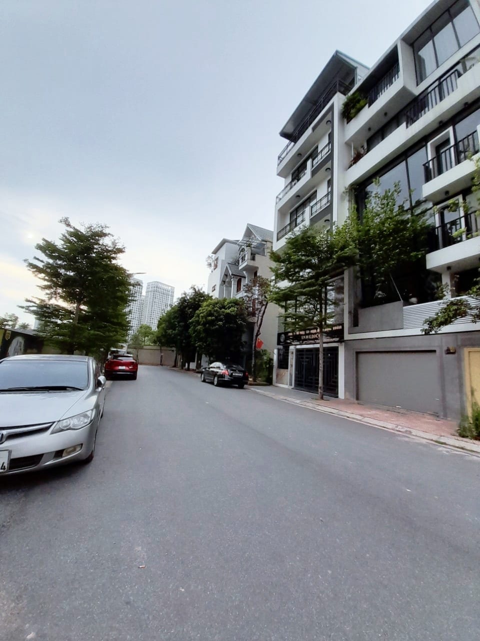 Bán nhà ngõ 655 phố Lạc Long Quân Tây Hồ kinh doanh 35 tỷ.