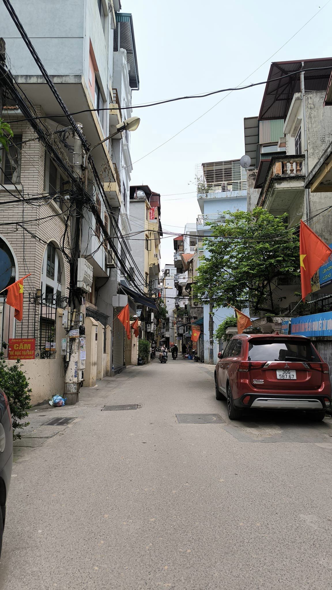 Bán nhà Lạc Long Quân lô góc –oto 3 mặt thoáng 100m 4 tầng 17.6 tỷ