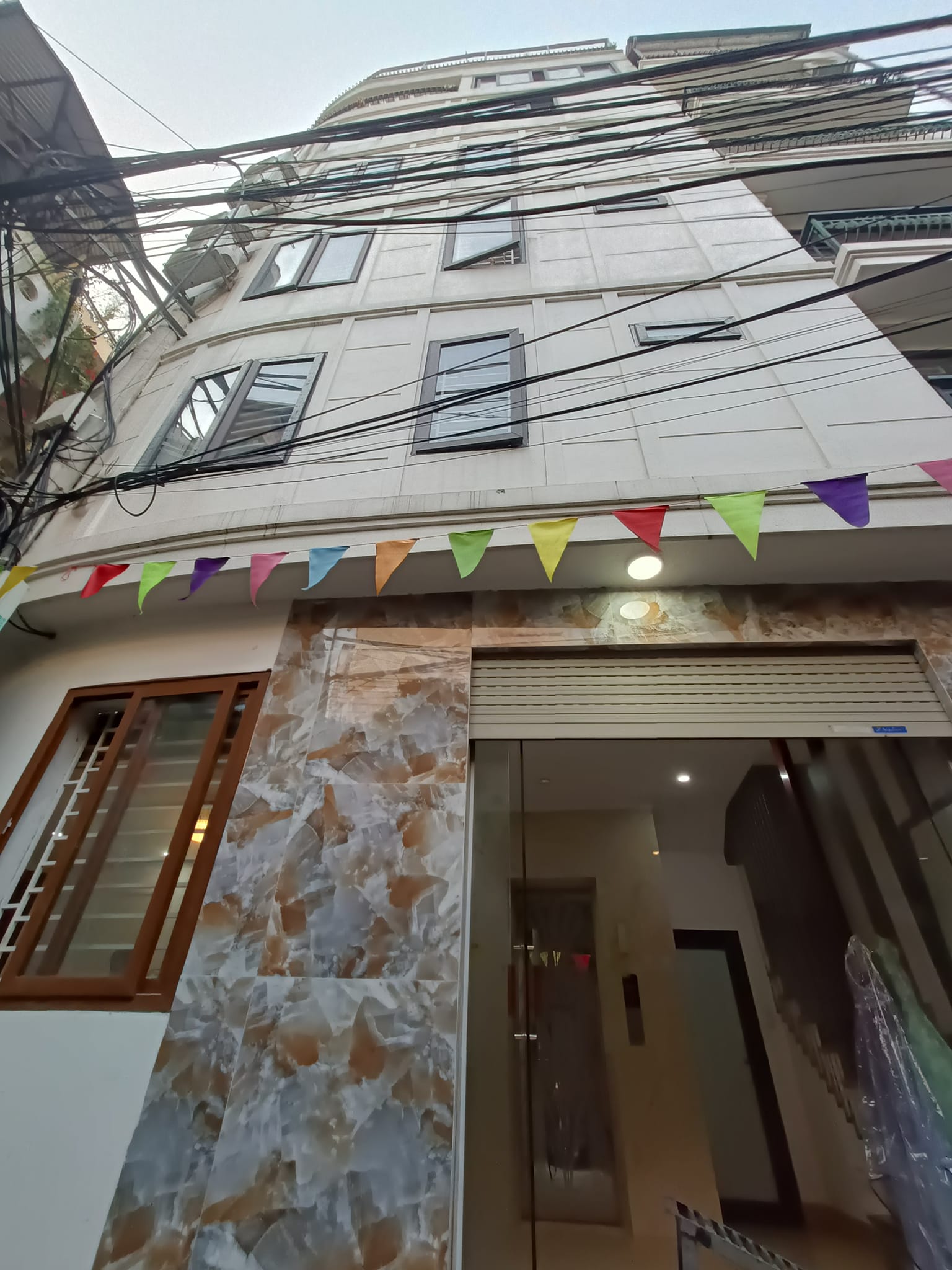 Bán nhà Võng Thị 7 tầng 52 m 11.5tỷ view hồ thang máy, lô góc 2 thoáng, ô tô 4 chỗ đỗ cửa