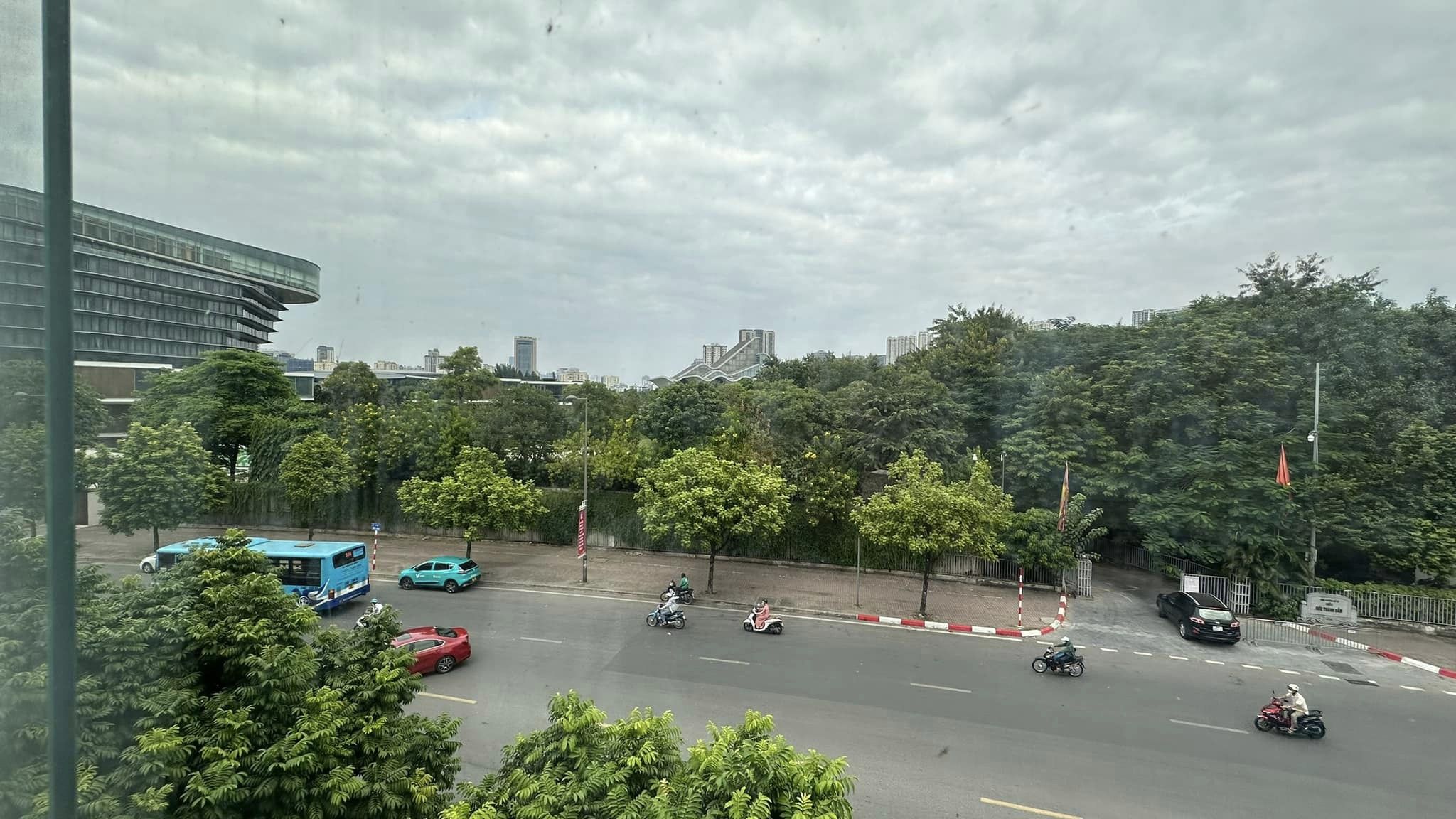 Bán gấp MP Miếu Đầm - Mễ Trì, vỉa hè rộng, view khách sạn Mariott. 54m2x5T, giá 20 tỷ 0969693855.