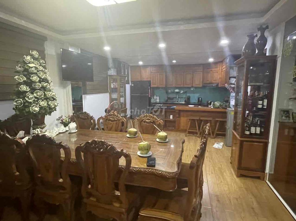 Bán gấp biệt thự đường Mai Thị Lựu, DT 9.5x15, 4 tầng, có thang máy, giá 39,5 tỷ