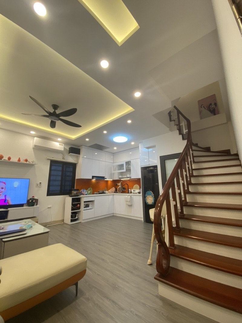 NHÀ ĐẸP PHÂN LÔ CỔ LINH – Ô TÔ - KINH DOANH - GẦN PHỐ - VIIEW VƯỜN HOA