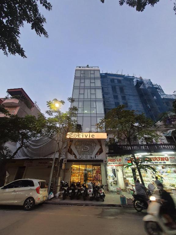 Mặt Phố Hàm Long 180M2 9 Tầng 140 Tỷ- Dòng Tiền 250Tr/th Vỉa Hè Rộng Ô TÔ Đỗ