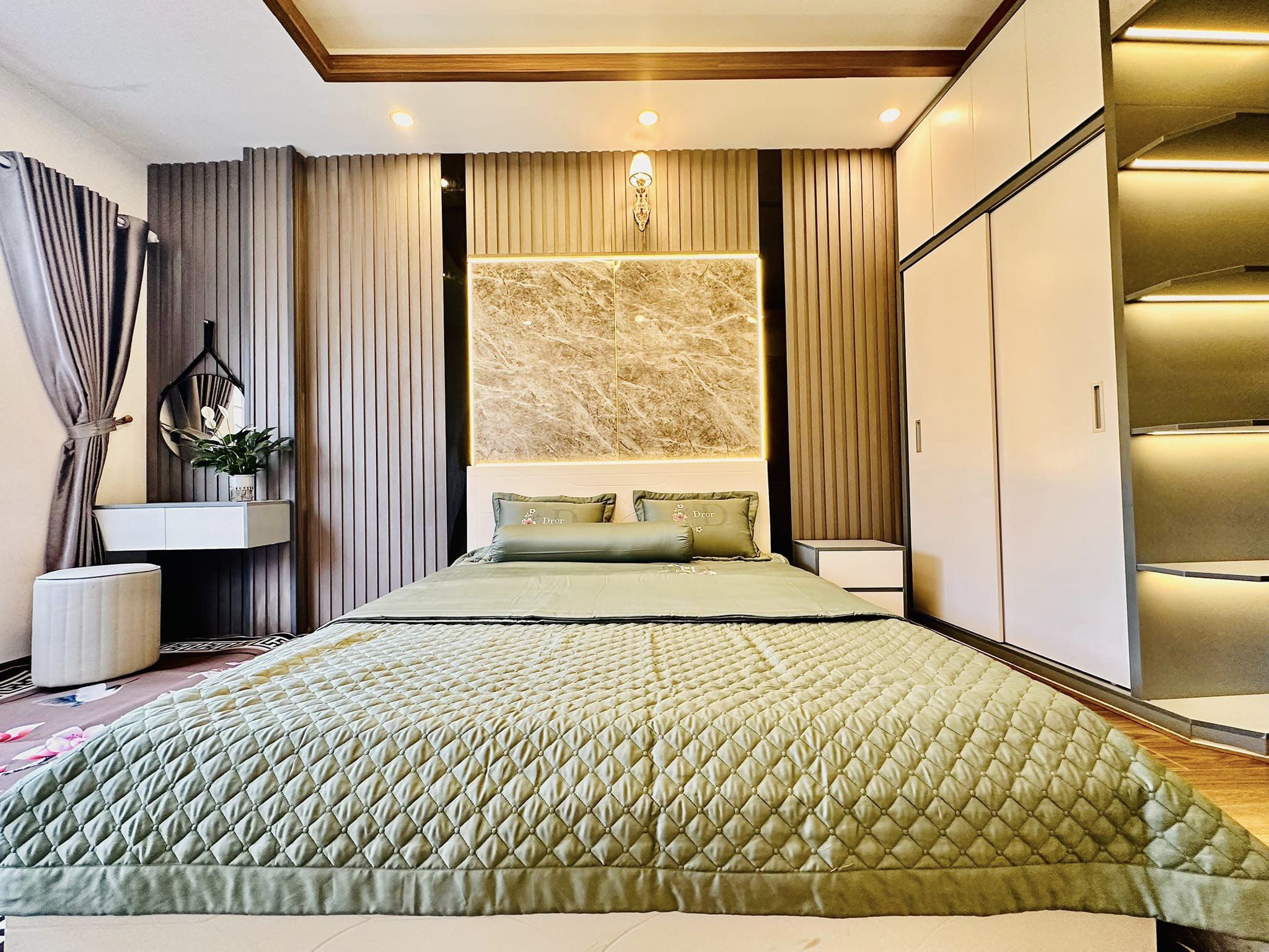 Ô tô 35m, Thông, Mới ở ngay bán nhà Lương Định Của-0946383428