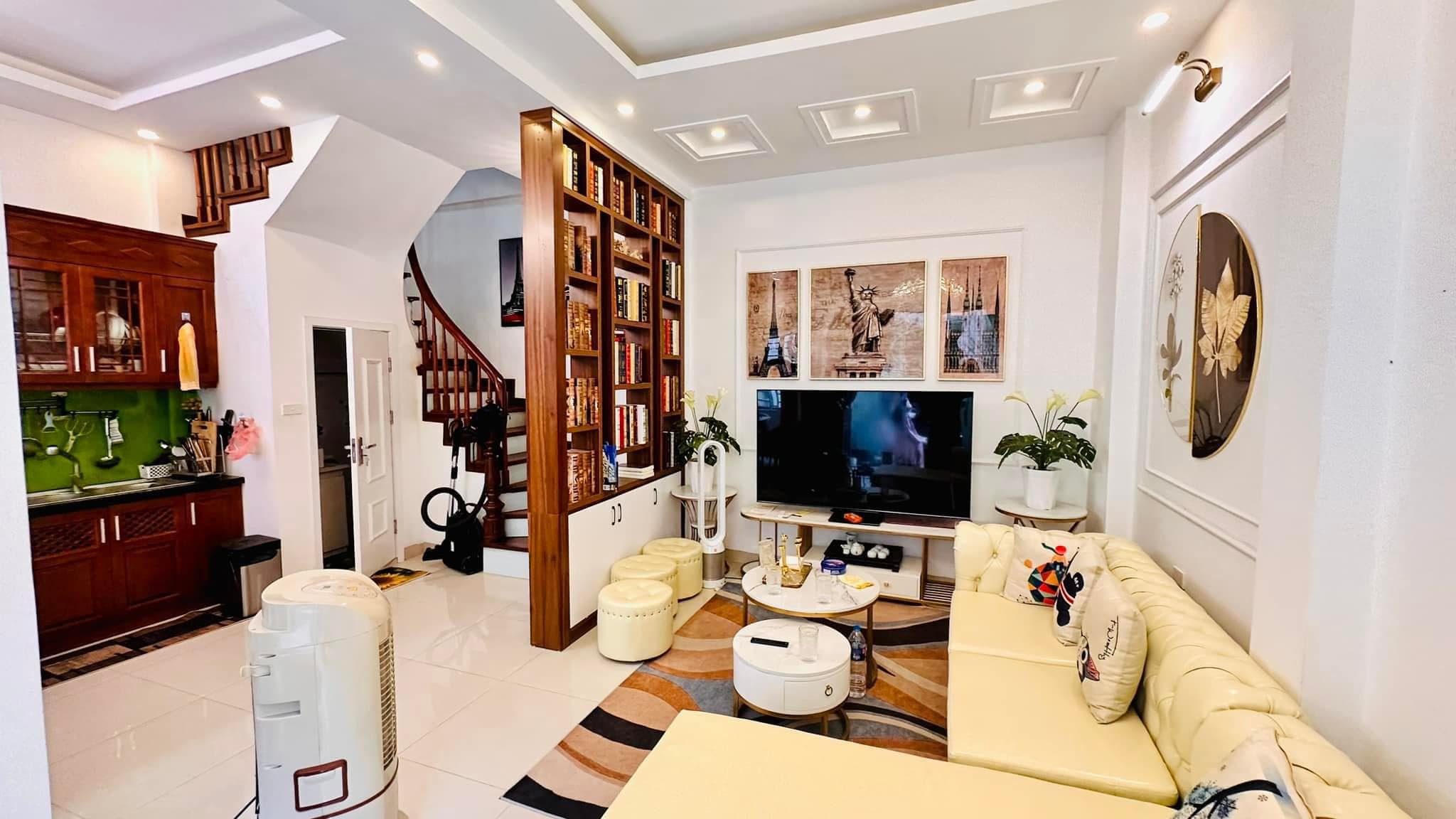 BAY nhanh! 20m ra phố, Thoáng trước sau, bán nhà Kim Hoa-0946383428