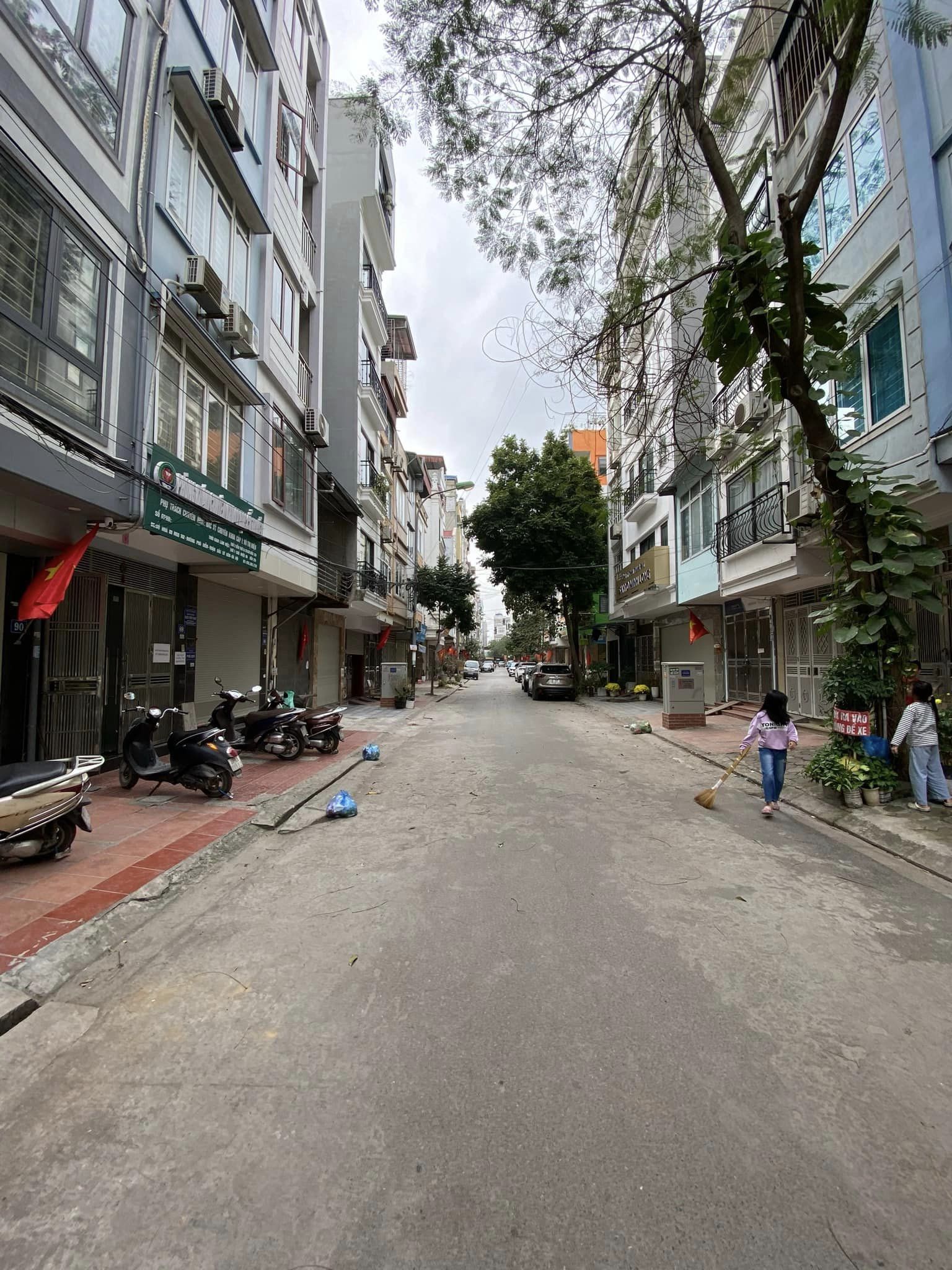 NHÀ THÔNG NHIỀU NGẢ - VỊ TRÍ ĐẸP - KINH DOANH - PHÂN LÔ - 3 Ô TÔ TRÁNH - VỈA HÈ - THANG MÁY