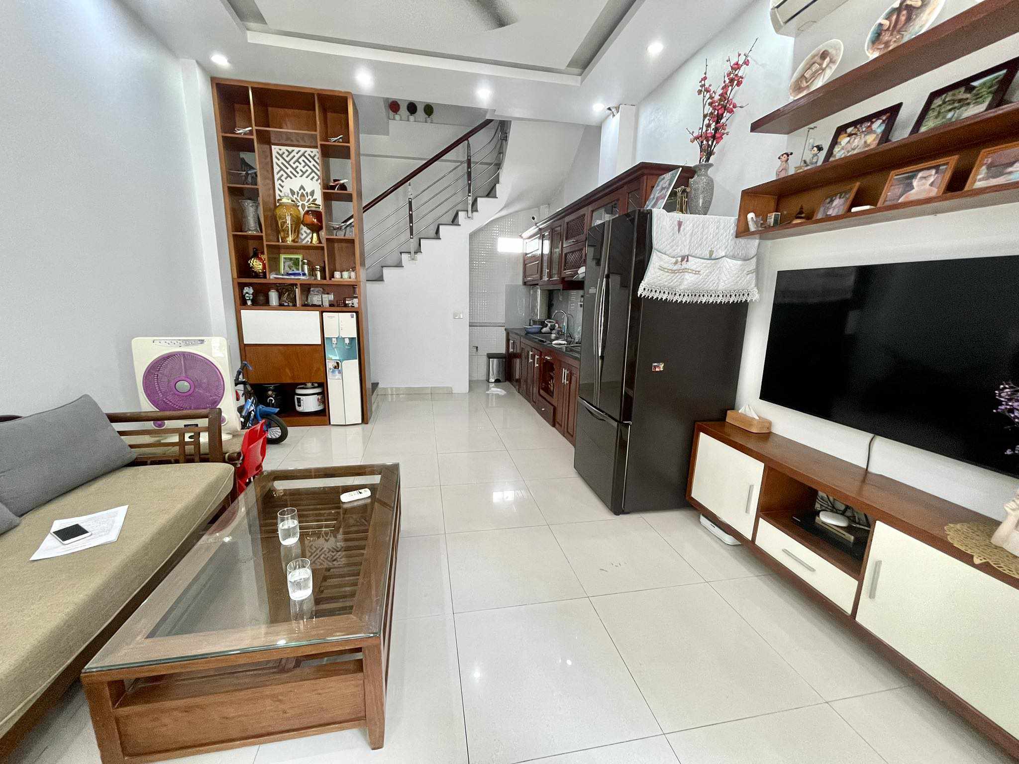 BÁN NHÀ MẶT NGÕ DƯƠNG QUẢNG HÀM CẦU GIẤY - MẶT NGÕ KINH DOANH SẦM UỐT- CÓ CHỖ ĐỖ Ô TÔ