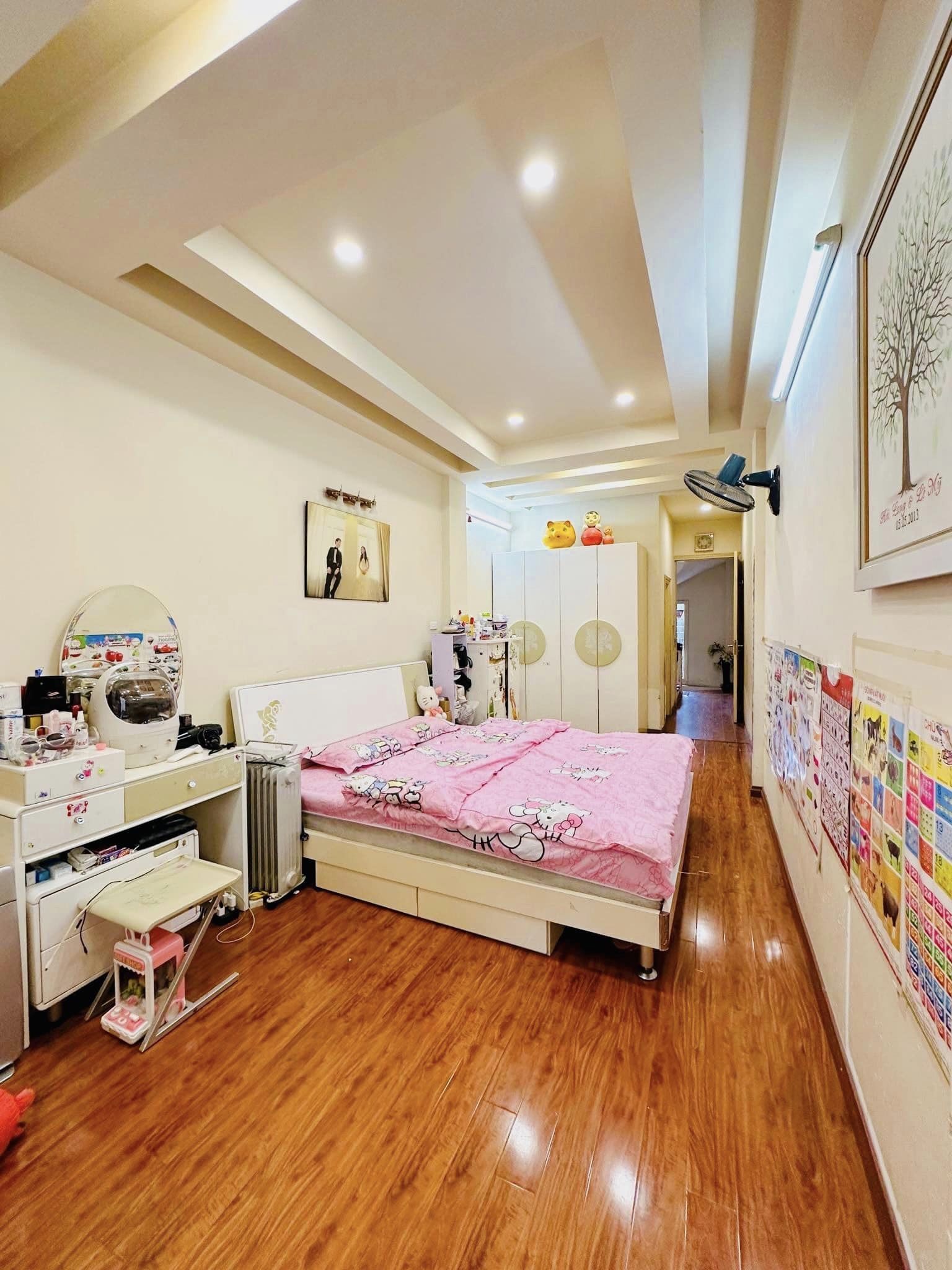 Bán nhà Lê Duẩn, 35m2, 5 tầng, nhỉnh 6 tỷ, nhà đẹp ở ngay, ngõ 3 gác, 15m ra ô tô