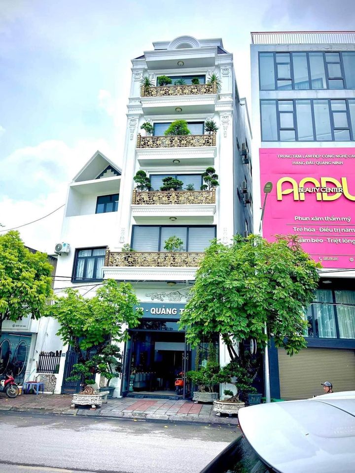 Do chuyển đổi cv nên gđ cần bán căn NHÀ ĐẸP 6 tầng mặt quảng trường trung tâm Cẩm Đông, Cẩm Phả, QN