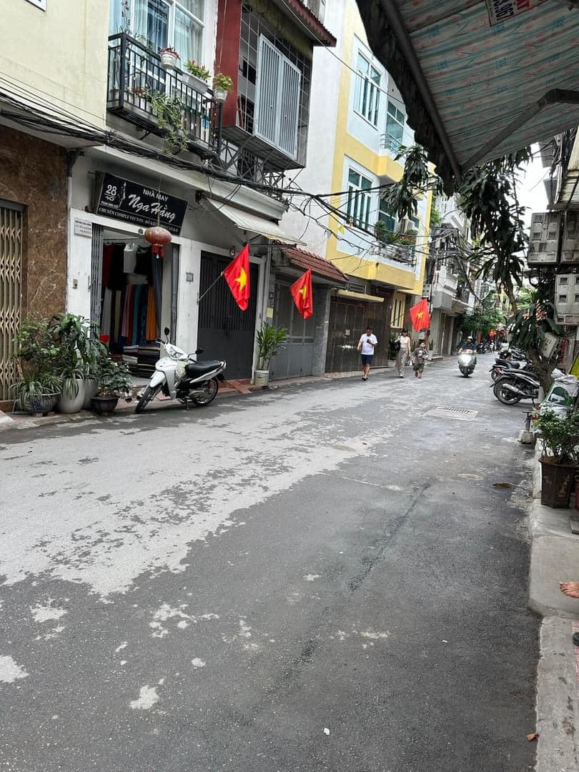 CỰC HIẾM - 2 MẶT NGÕ - PHAN ĐÌNH GIÓT - Ô TÔ ĐỖ CỬA - DT : 40m2 x 3tầng x 3m Mt. GIÁ ĐẦU TƯ : 5,2 tỷ.