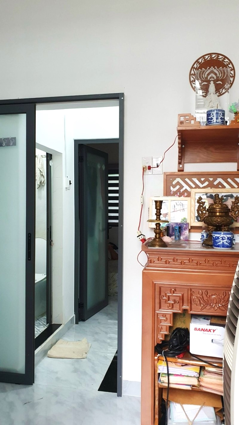 Bán nhà Lạc Long Quân, Phường 10, Tân Bình - chỉ 3.1 tỷ - 2 tầng - 2 phòng ngủ