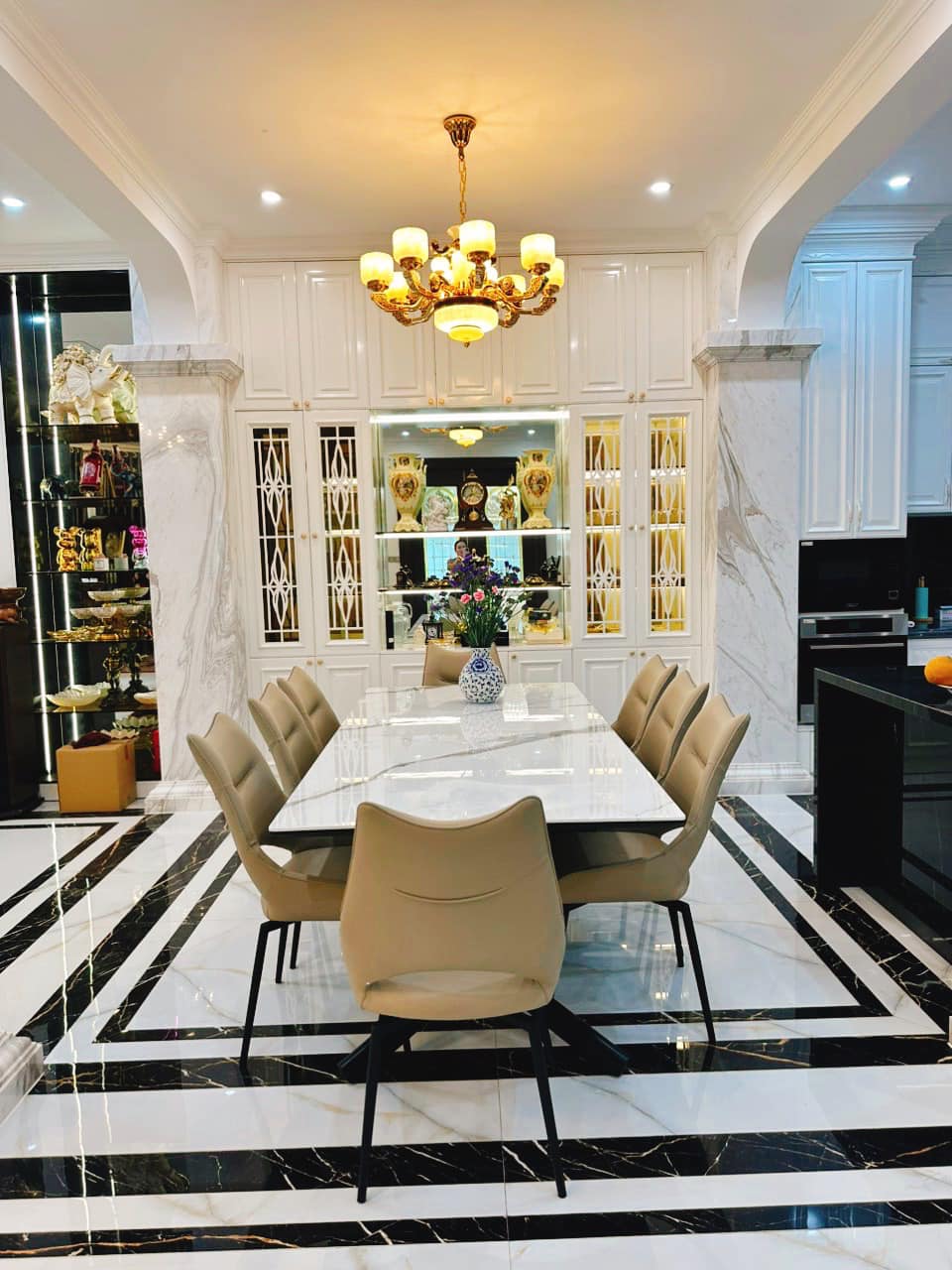 (LÔ GÓC) Bán biệt thự KDT Tràng An Complex Phùng Chí Kiên 200mx4T 50 tỷ mới đẹp khu Vip duy nhất