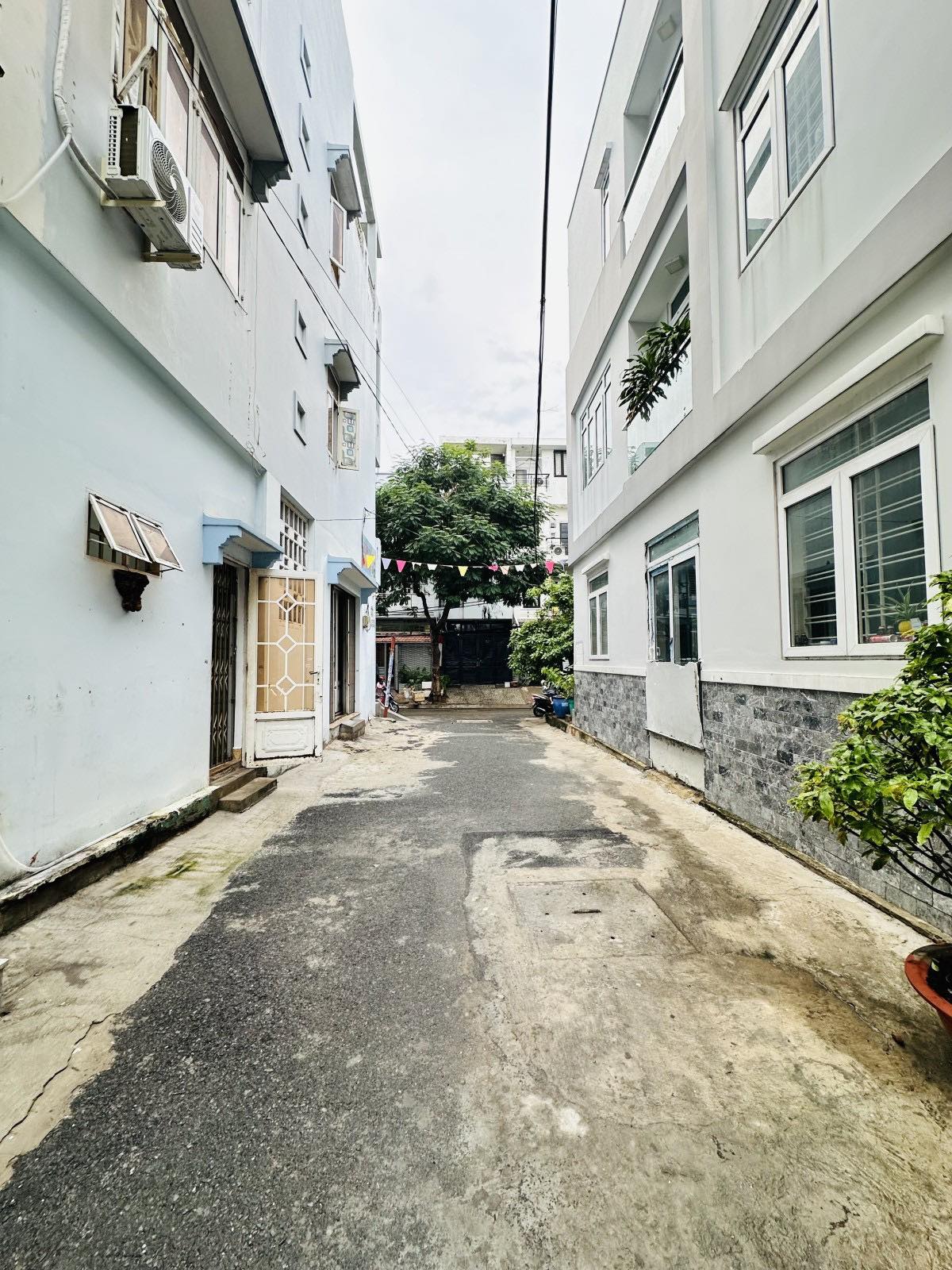 Đặng Thùy Trâm - HẺM XE HƠI VÀO NHÀ THÔNG KHẮP NƠI - SỔ VUÔNG A4 - 4M X 12M - 4 Tầng BTCT - Giá 8.5 Tỷ