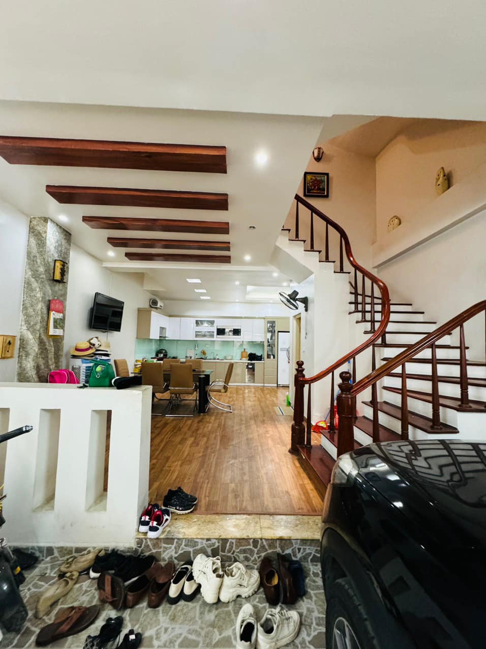 Bán nhà phân lô Lạc Trung, 74m2, 6 tầng, mặt tiền 5.8m, 17.8 tỷ, nhà đẹp ở ngay