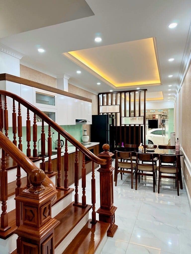 Bán nhà gần KĐT Starlake Tây Hồ Tây, mặt ngõ ô tô đỗ cửa, vào nhà, 45m 5 tầng hơn 9 tỷ