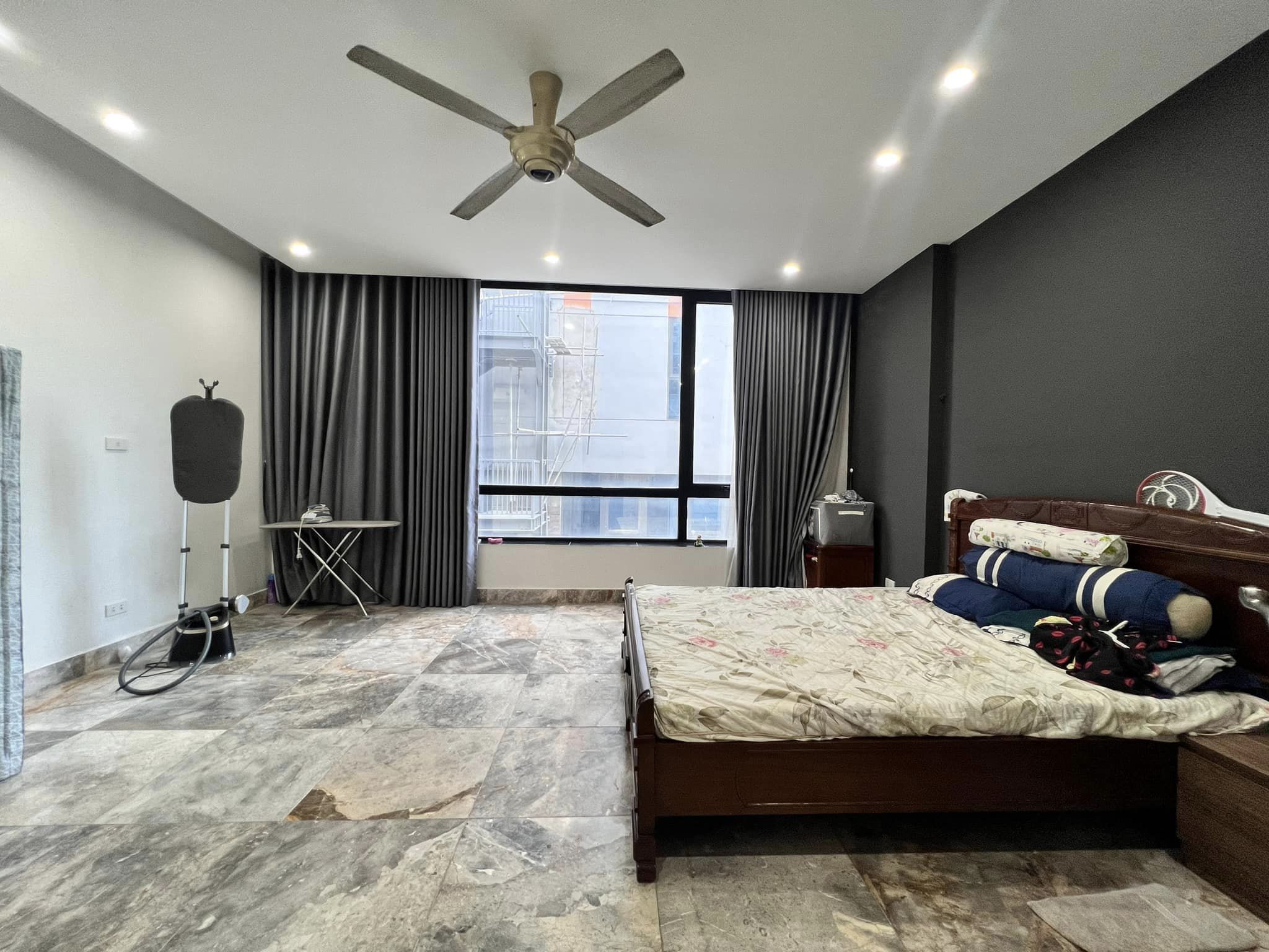 BÁN NHÀ PHỐ NGUYÊN HỒNG, ĐỐNG ĐA, 31 M2, 5 TẦNG, MT 4M, KD, 8.3 TỶ