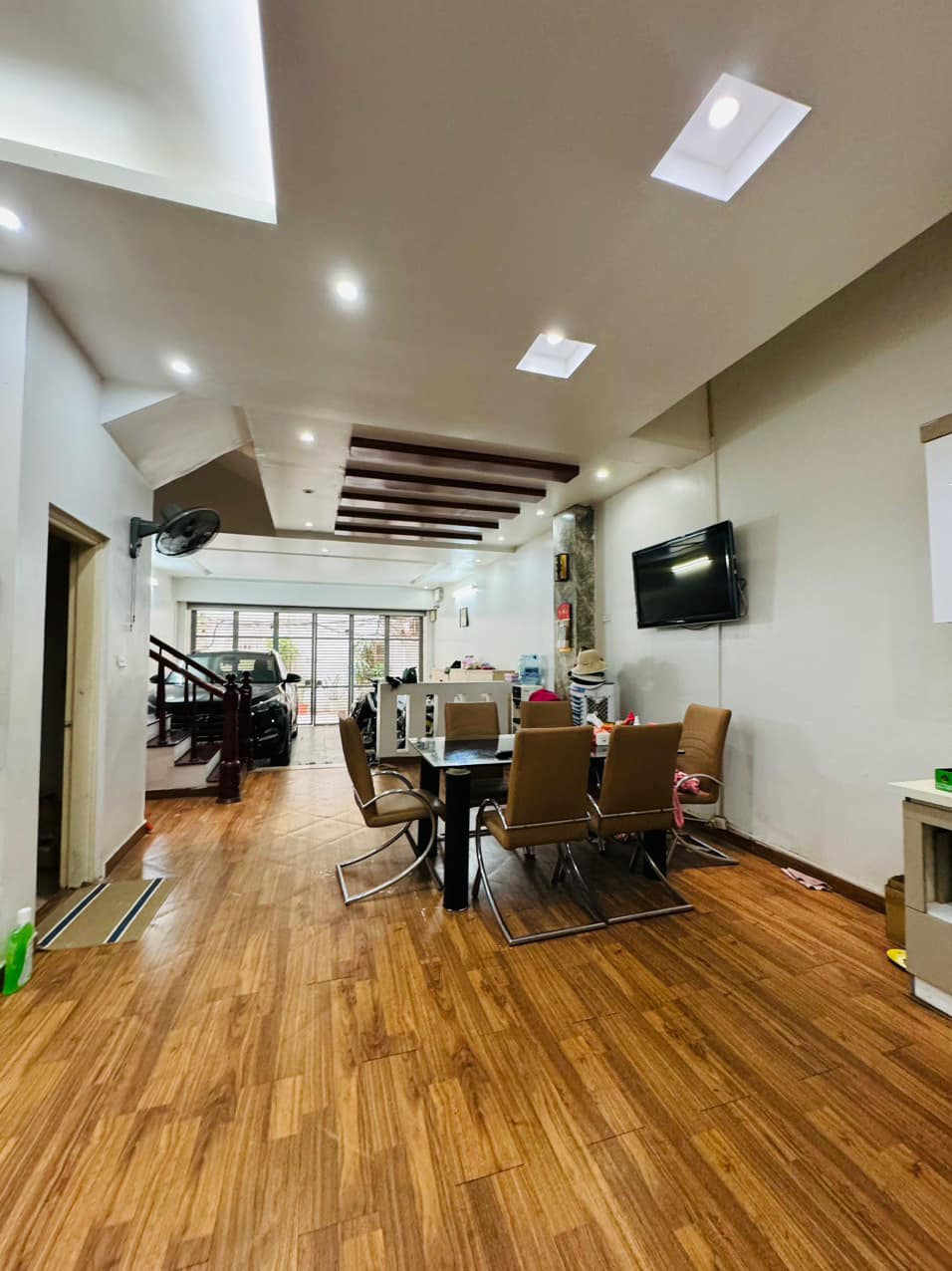 BÁN NHÀ PHỐ HUỲNH THÚC KHÁNG, ĐỐNG ĐA, 55 M2, 8 TẦNG, Ô TÔ, VỈ HÈ, Ở VÀ KD, 18.5 TỶ