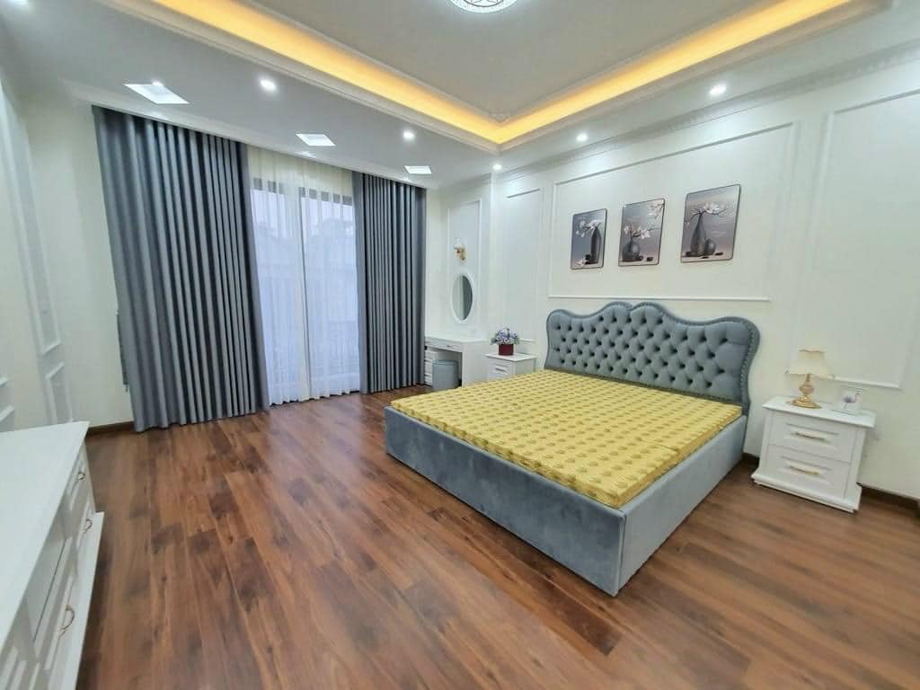 Bán nhà Văn Cao, Ba Đình, 6 tầng thang máy, 20m ra ô tô tránh, nhà đẹp ở ngay. Giá 8.8 tỷ