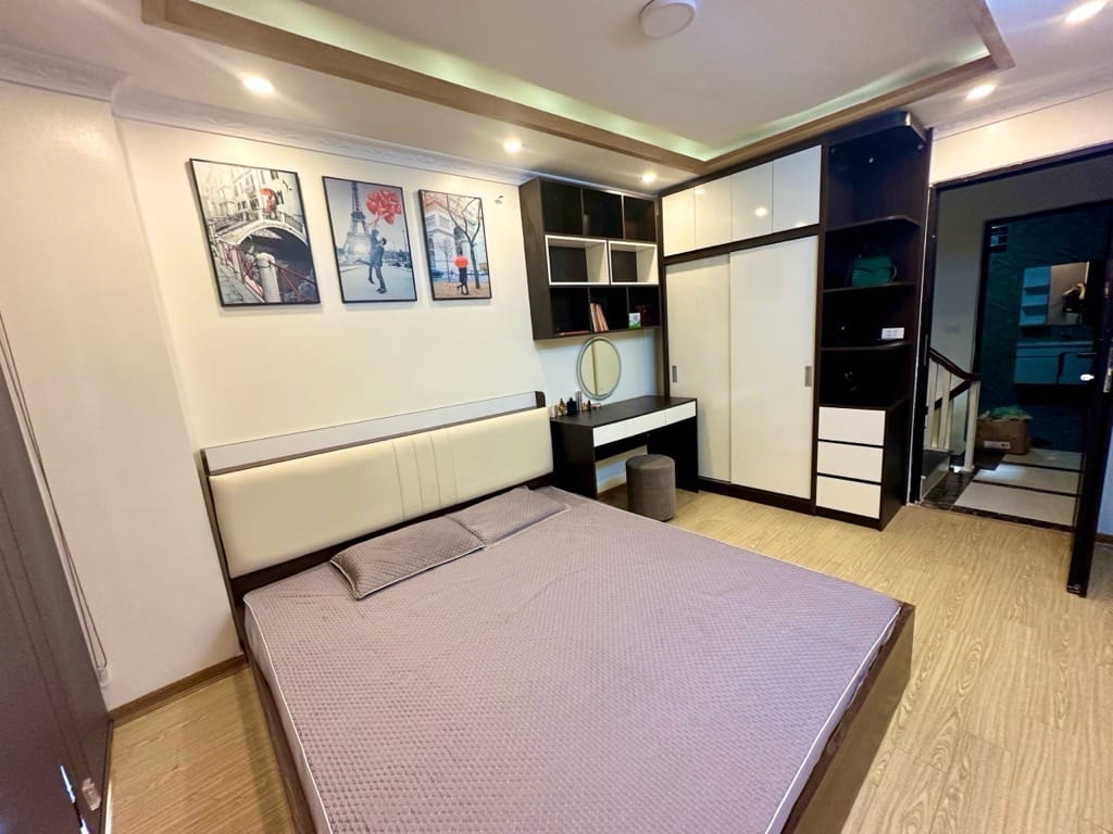 . CỰC HIẾM - KINH DOANH NHỎ - Ô TÔ ĐỖ CỬA CHẠY THÔNG RA PHỐ SỞ THƯỢNG - TIỆN ÍCH NHIỀU Tam Trinh 38m x 5 tầng ,