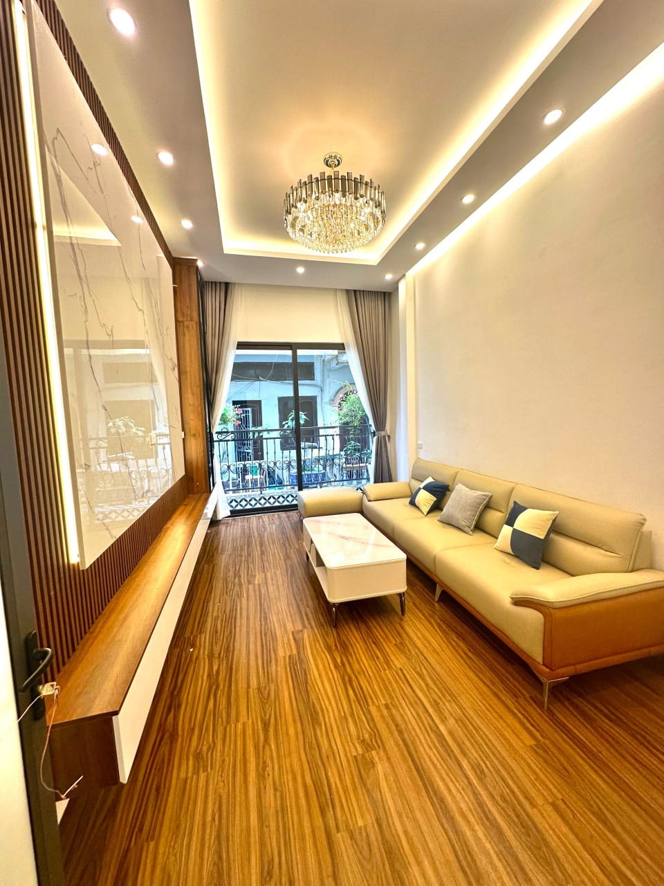 SIÊU PHẨM ĐƯỜNG LÁNG 52M2 5T 3,5M MT GIÁ CHÀO 13 TỶ ĐỐNG ĐA PHÂN LÔ 2 Ô TÔ TRÁNH