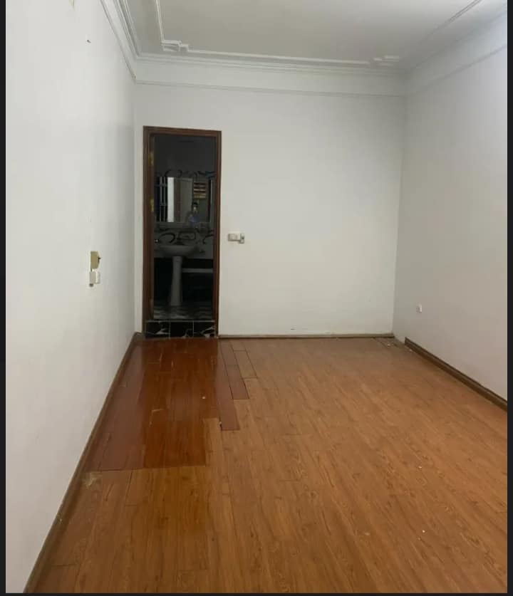 Cần bán gấp nhà trung tâm Cầu Giấy, nhỉnh 5 tỷ, 35m, nhiều tiện ích