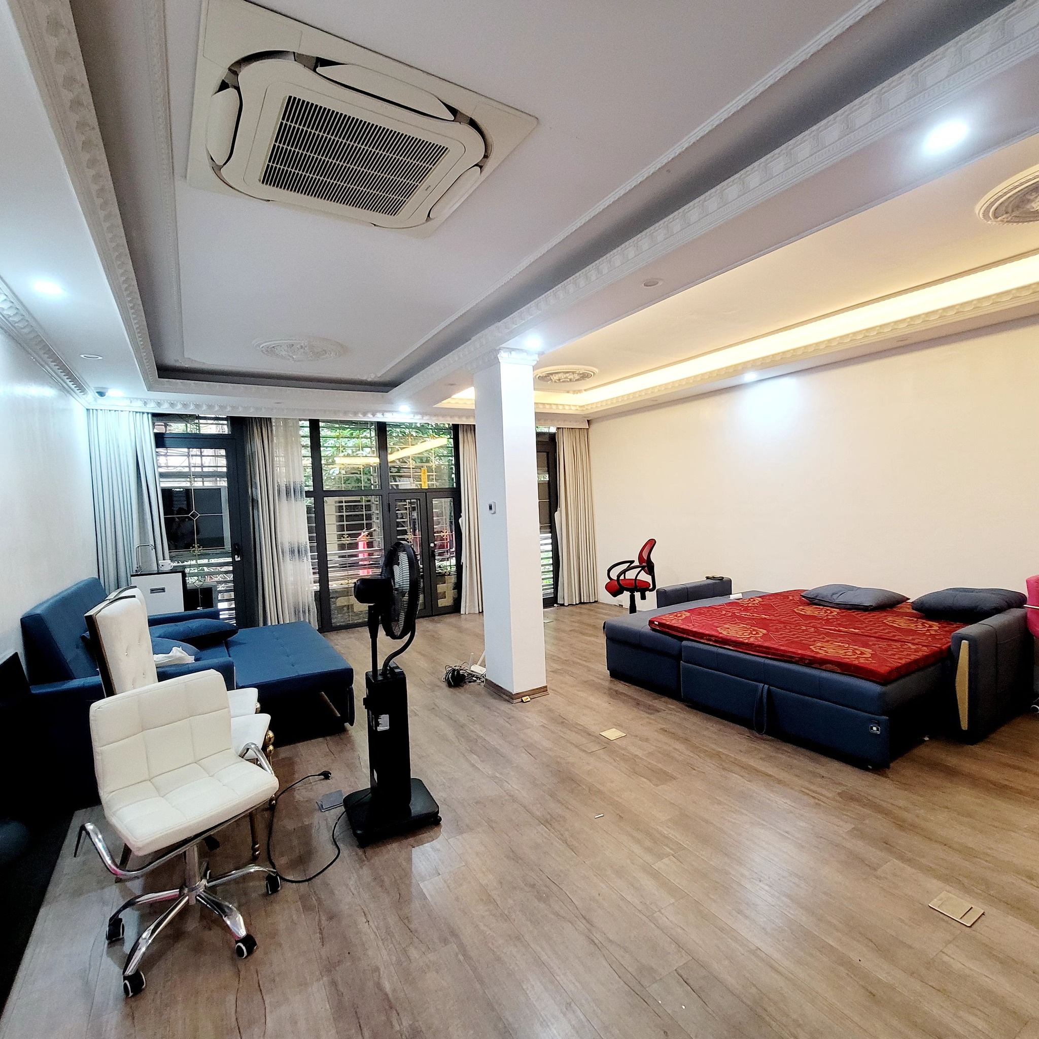 CẦN BÁN NHÀ NGHĨA TÂN-60M 9xTỶ-VỈA HÈ-ÔTÔ TRÁNH-MẶT TIỀN RỘNG-KINH DOANH SẦM UẤT