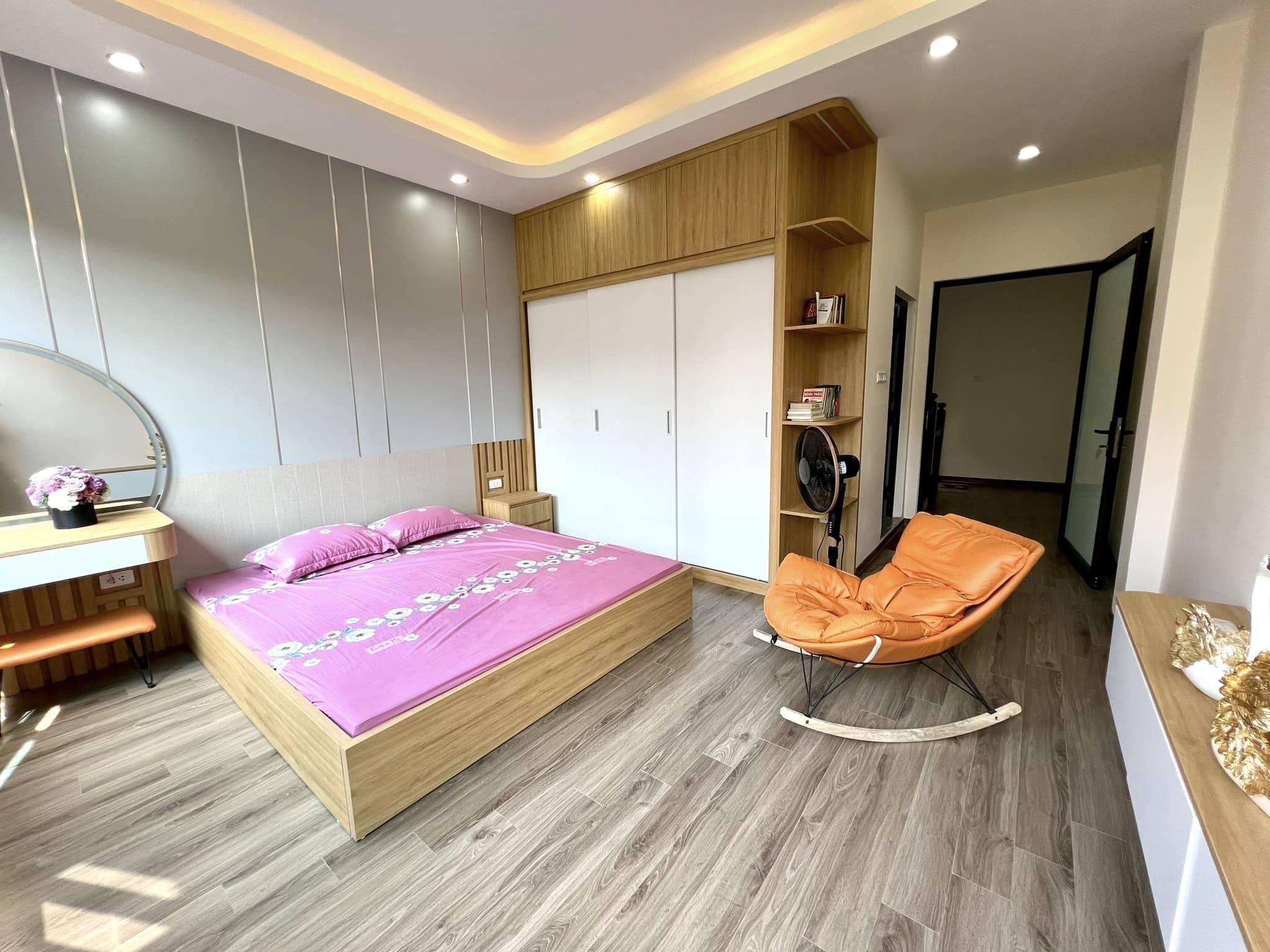 BÁN NHÀ MẶT NGÕ TỰ DO 1-LONG BIÊN-NHÀ MỚI Ở NGAY-3 MẶT THOÁNG-38M 4T 3.7TỶ-TIỆN ÍCH