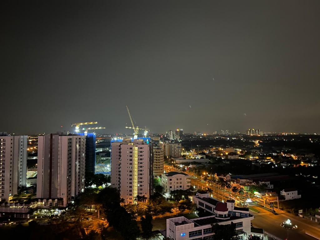 Bán cắt lỗ căn 1PN CC Cao Cấp Emerald Golf View, Thuận An, 1,79 tỷ (bao phí)